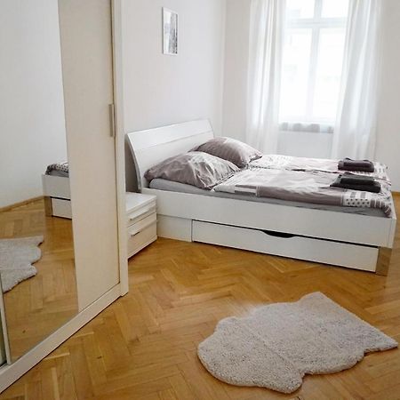 Apartment With Two Rooms Prague Exterior photo