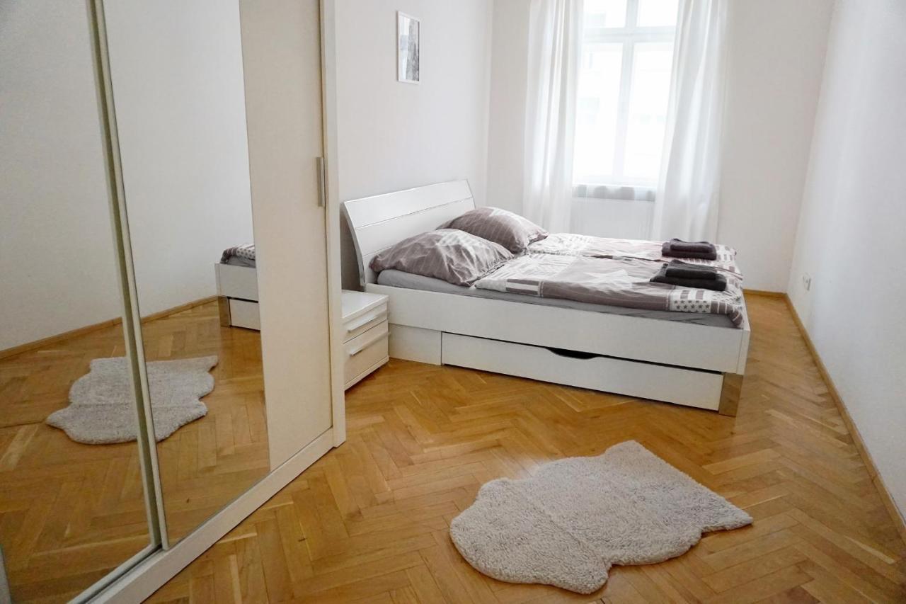 Apartment With Two Rooms Prague Exterior photo